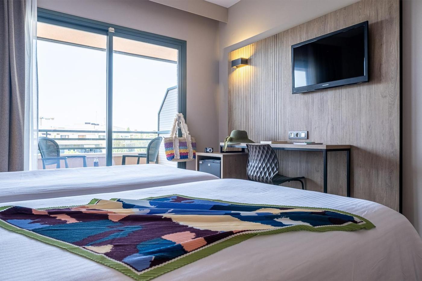Hotel California Palace ซาลอว์ ภายนอก รูปภาพ