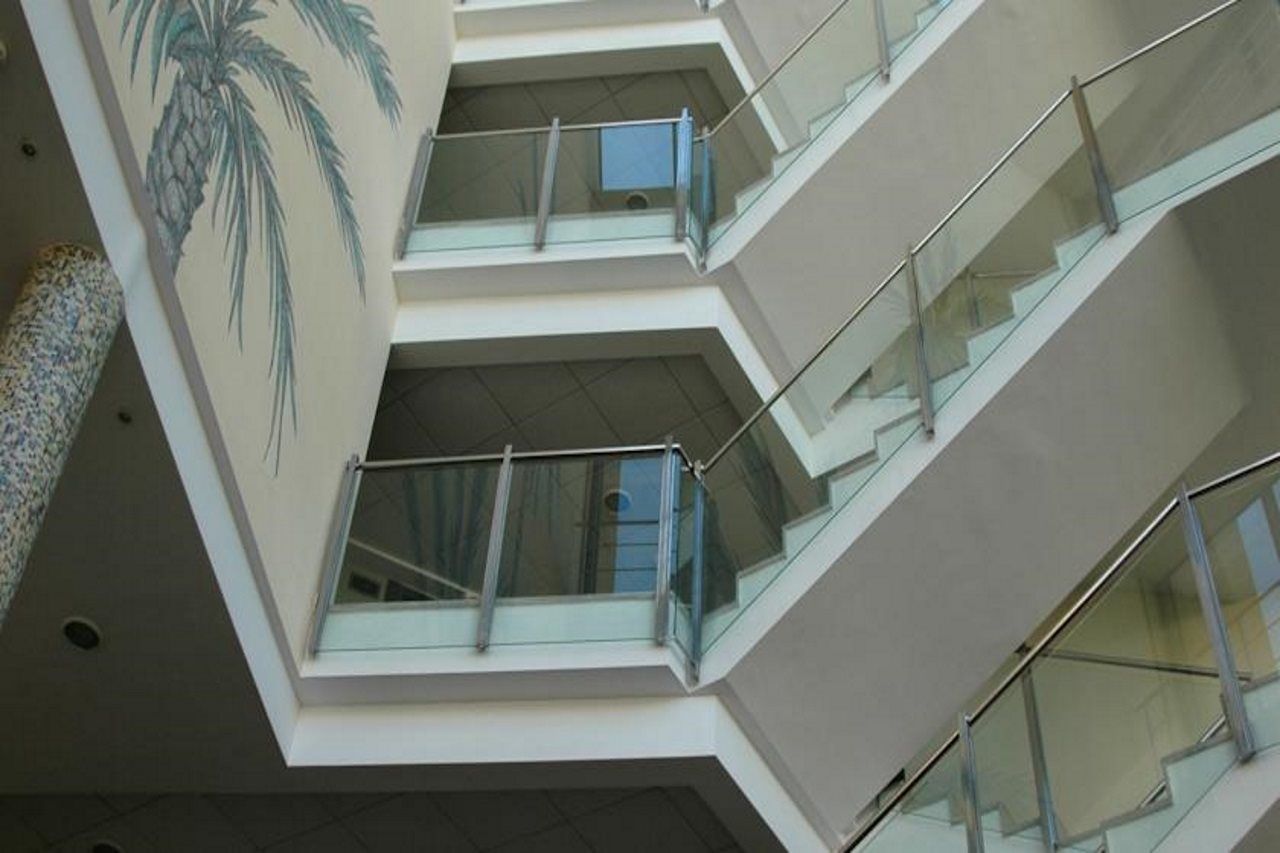 Hotel California Palace ซาลอว์ ภายนอก รูปภาพ