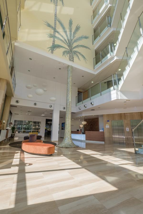 Hotel California Palace ซาลอว์ ภายนอก รูปภาพ